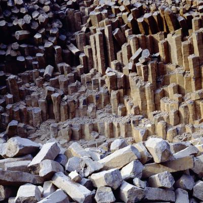 1 Lw 39 89107001 Zuilenbasalt. Eifel Duitsland 1989