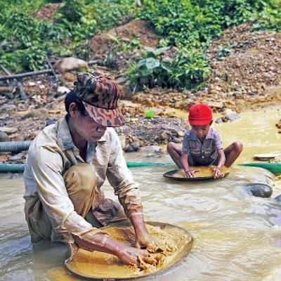 5 Md 31 87084704 Goud Pannen Met Pa. Kelian Rivier Kalimantan 1987 Crop