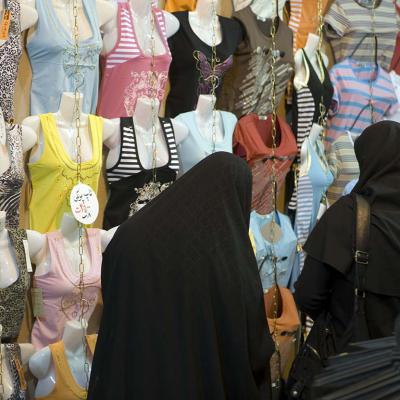 5 Md 57 208020081 Window Shopping. Teheran 2008