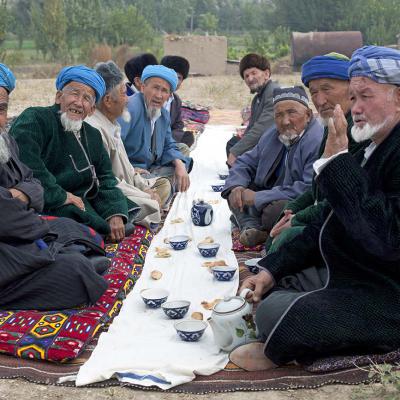 5 Md 63 212100061 Dorpsoudsten Bij Oogstfeest. Omg. Shahrisabz 2012